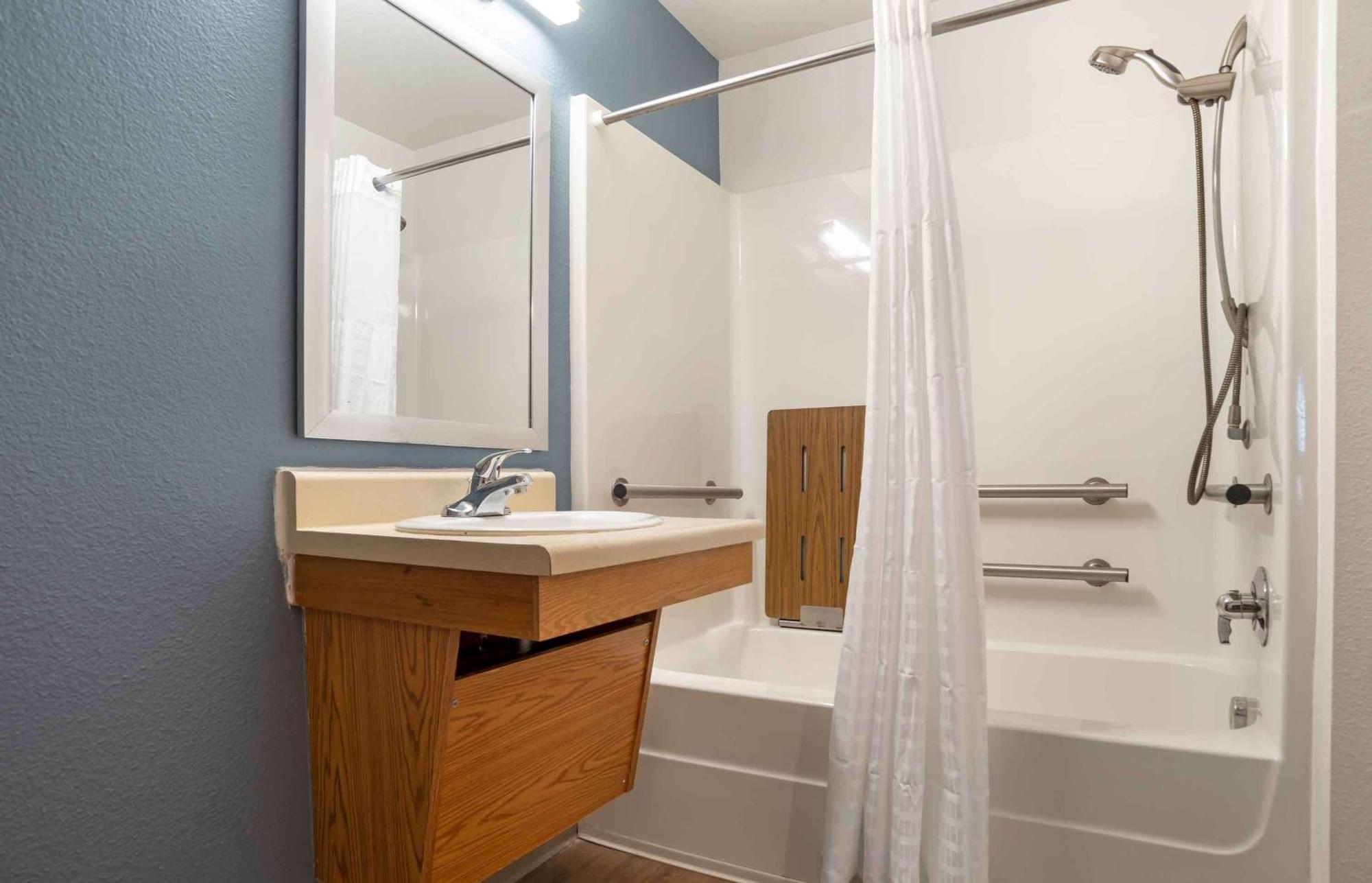 Extended America Select - Indianapolis - Lawrence Hotel 2*